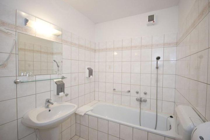 Sunset Motel Szombathely Habitación foto